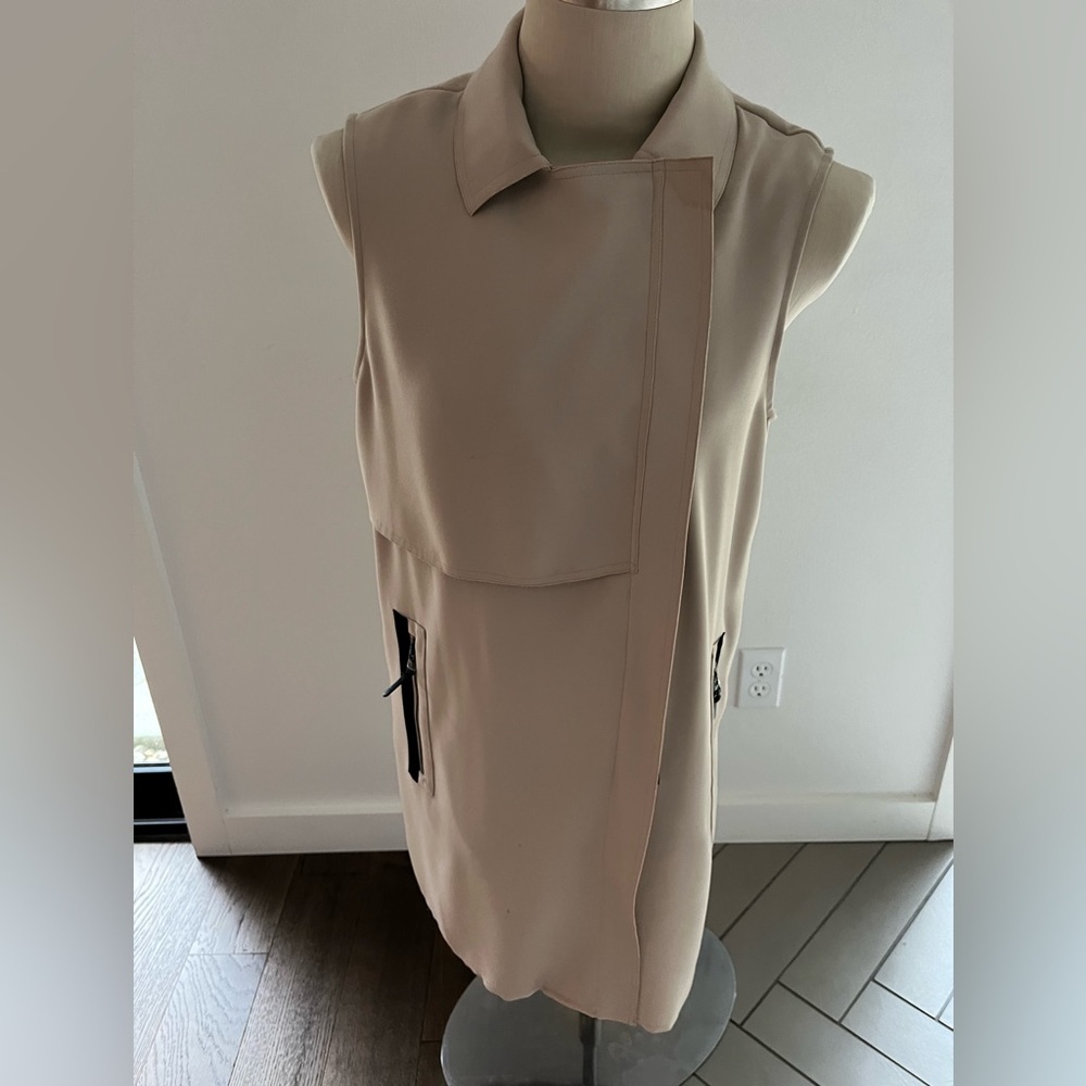 Per Se Beige Sleeveless Vest